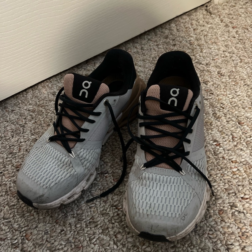 On Clouds women’s size 7
